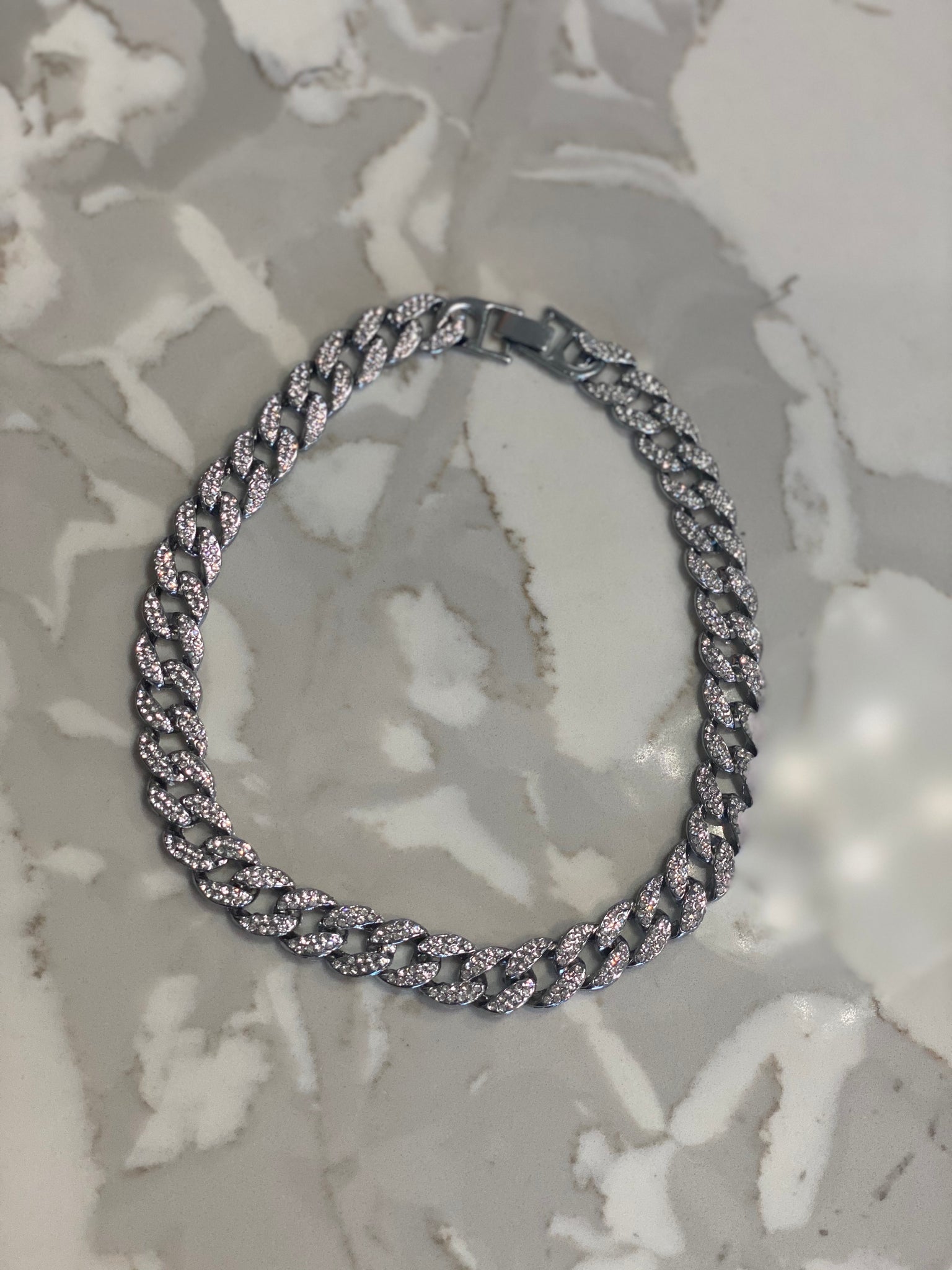 Cuban choker