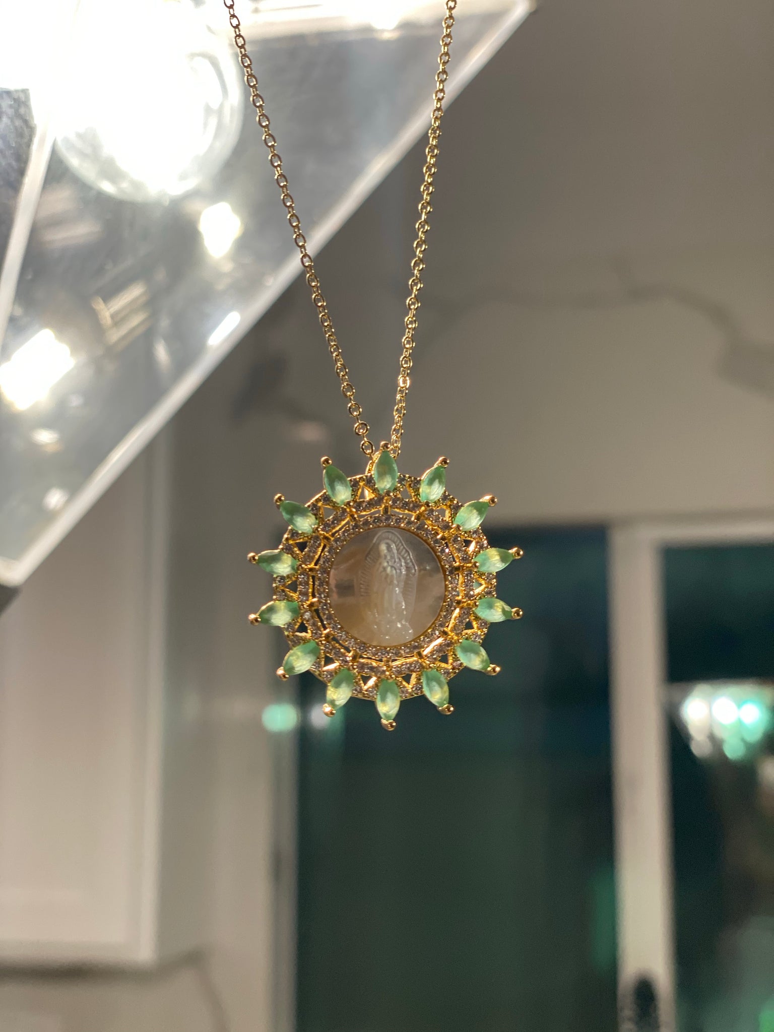 Mint sun-ray virgen necklace
