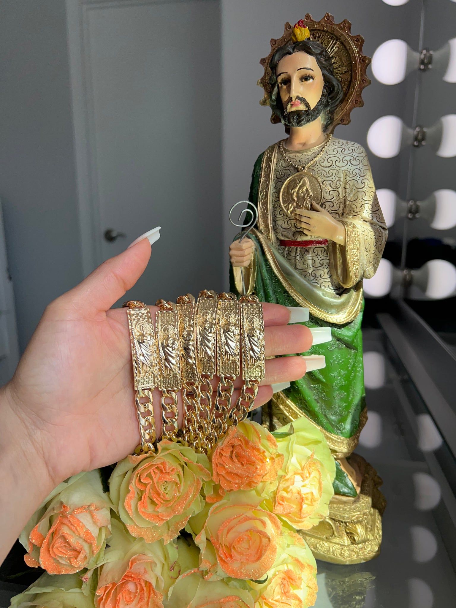 Gold san judas esclava