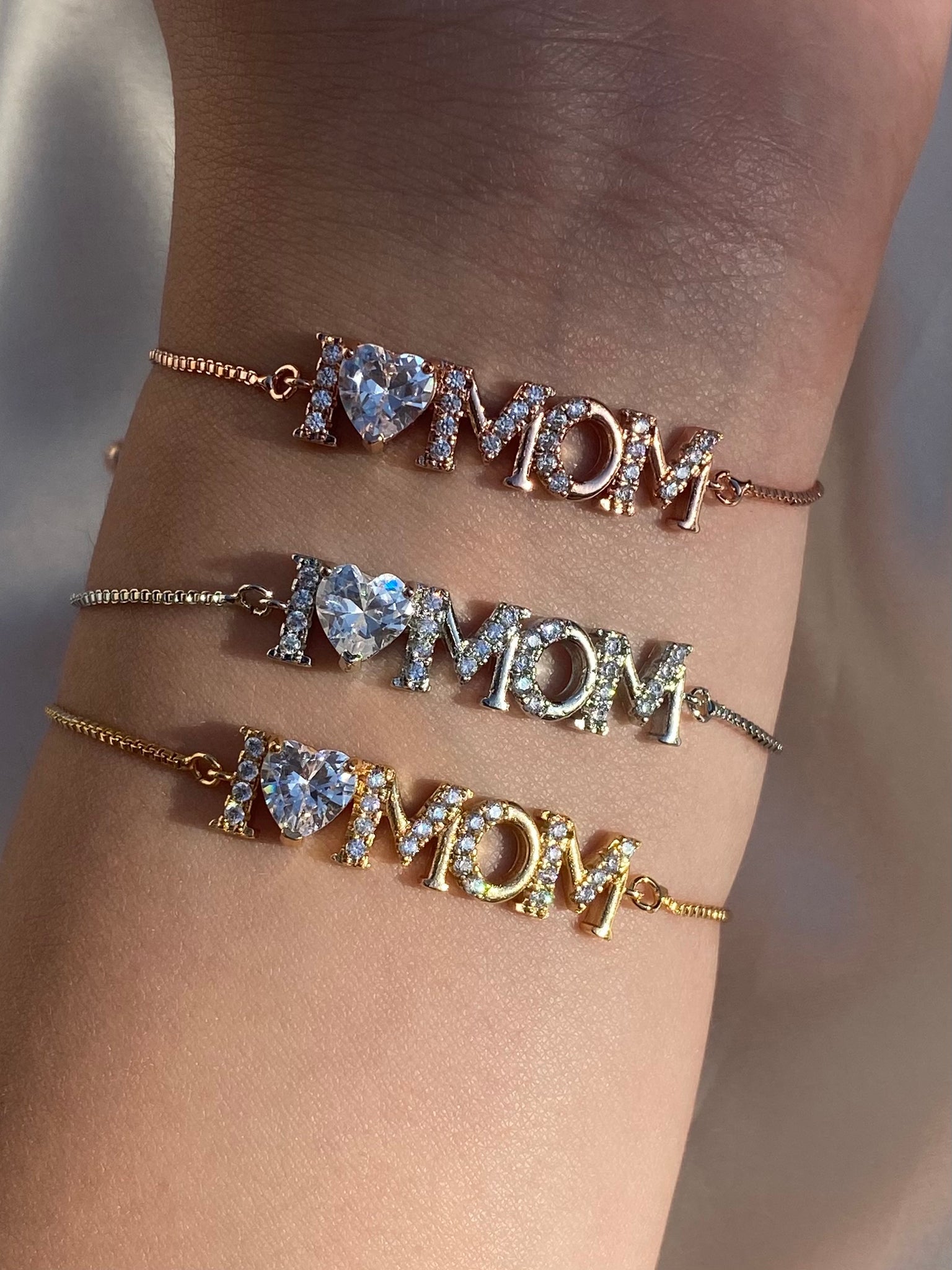 “I 🤍 MOM” bracelet