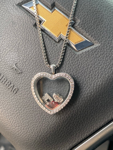 Initial locket set